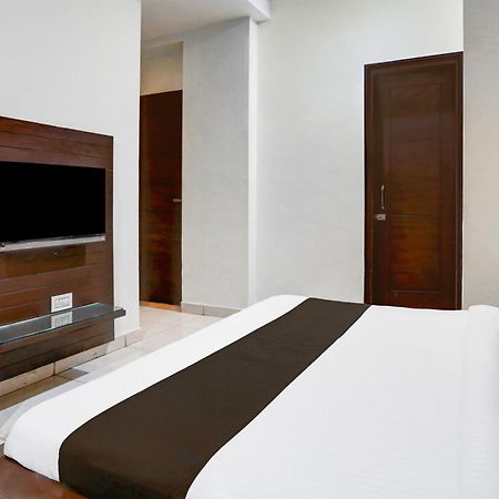 Hotel Super Collection O Railway Station Road Near Clock Tower à Ludhiana Extérieur photo