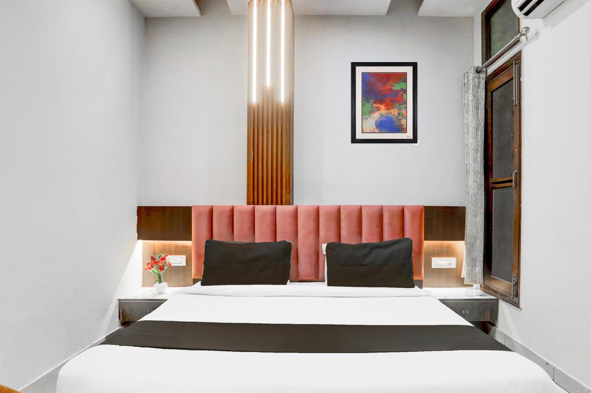 Hotel Super Collection O Railway Station Road Near Clock Tower à Ludhiana Extérieur photo