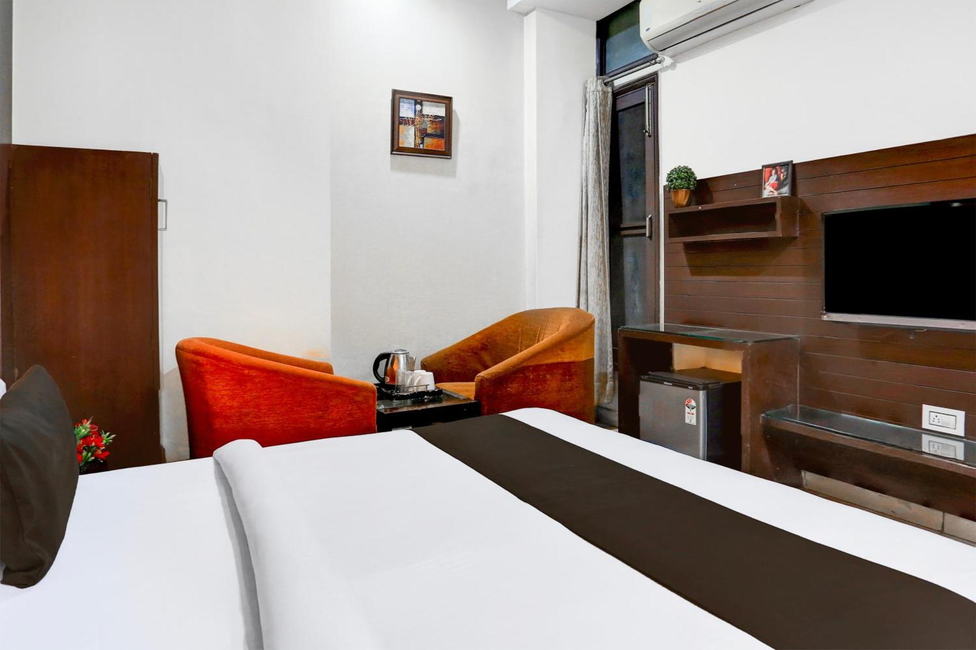 Hotel Super Collection O Railway Station Road Near Clock Tower à Ludhiana Extérieur photo