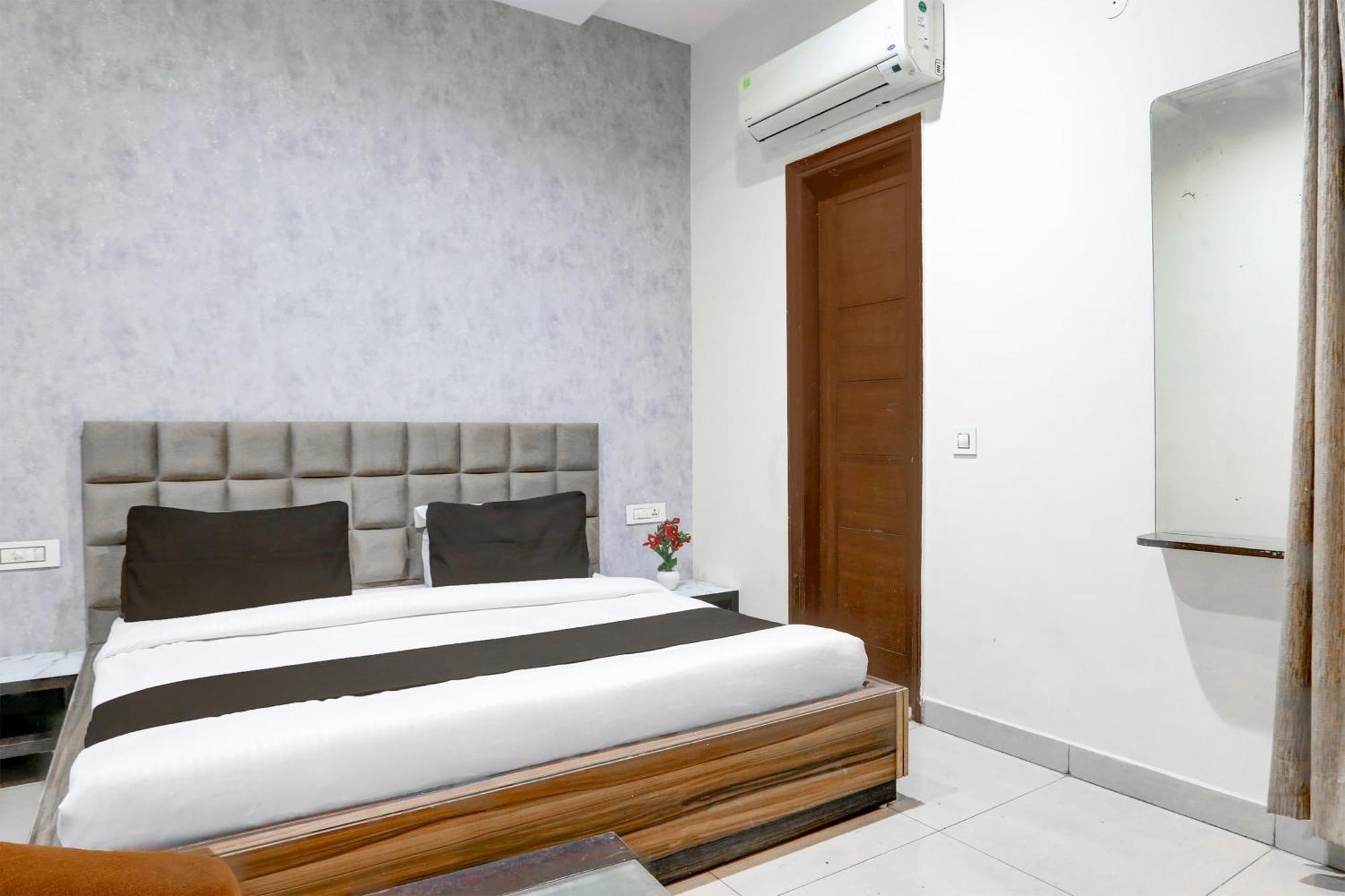 Hotel Super Collection O Railway Station Road Near Clock Tower à Ludhiana Extérieur photo