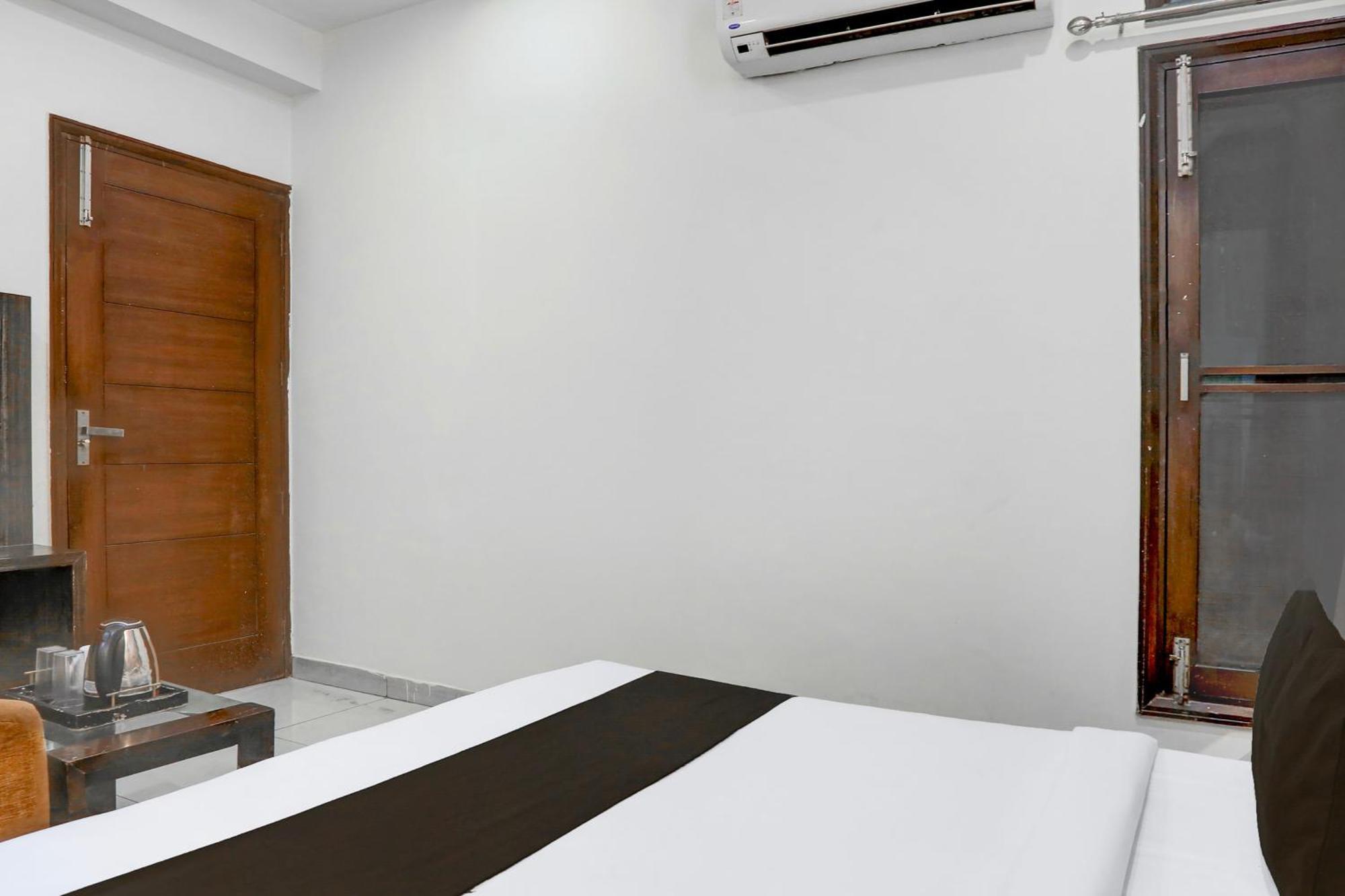 Hotel Super Collection O Railway Station Road Near Clock Tower à Ludhiana Extérieur photo