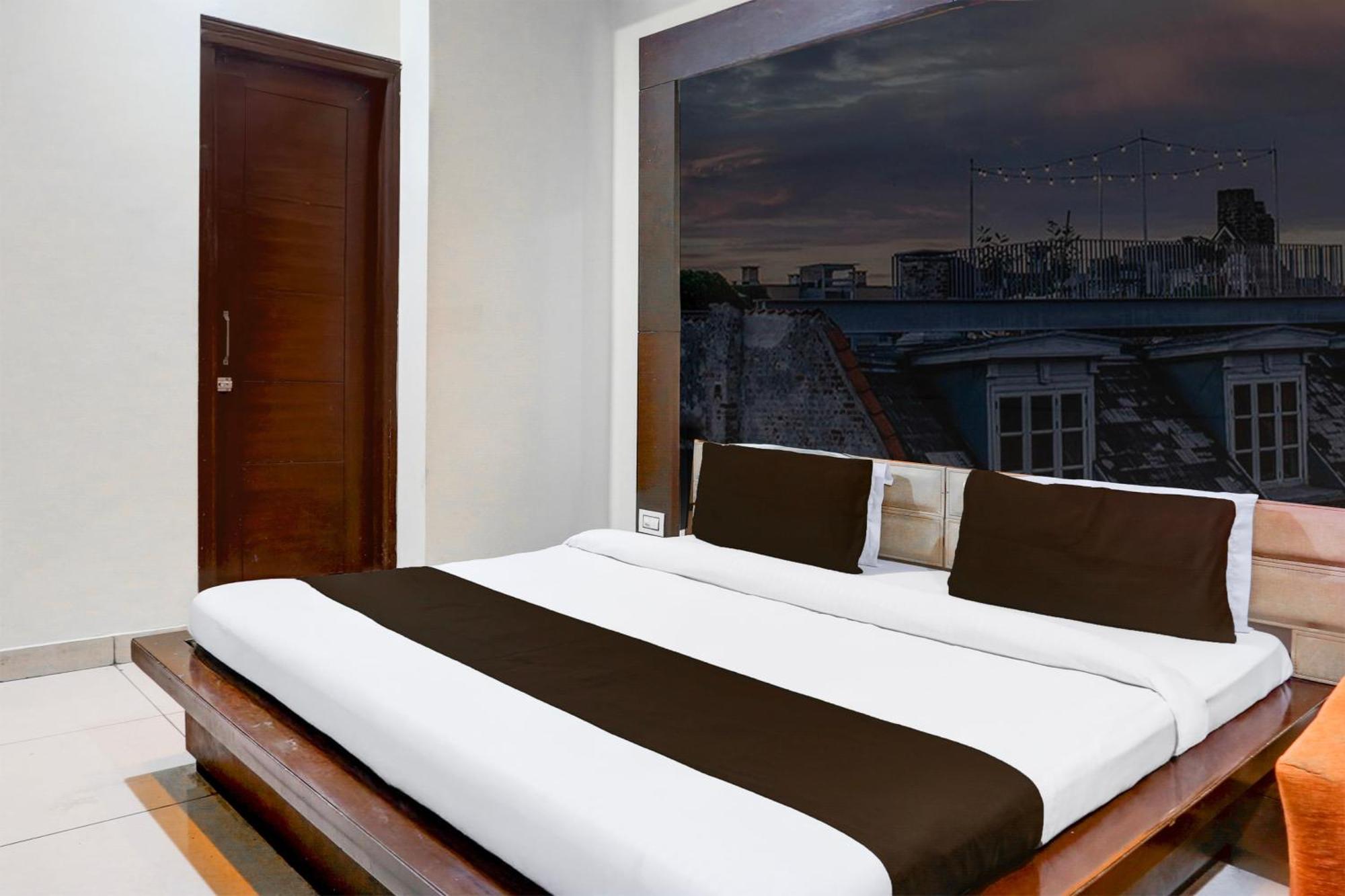Hotel Super Collection O Railway Station Road Near Clock Tower à Ludhiana Extérieur photo