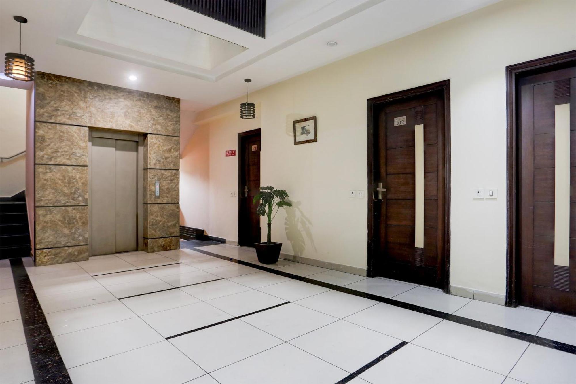 Hotel Super Collection O Railway Station Road Near Clock Tower à Ludhiana Extérieur photo