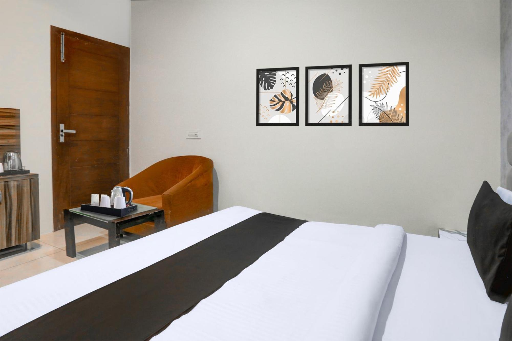 Hotel Super Collection O Railway Station Road Near Clock Tower à Ludhiana Extérieur photo