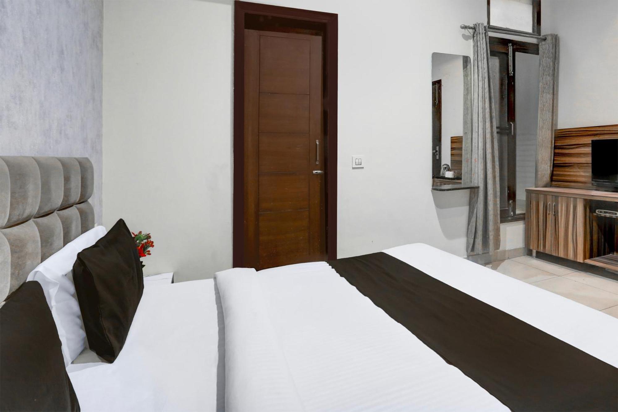 Hotel Super Collection O Railway Station Road Near Clock Tower à Ludhiana Extérieur photo