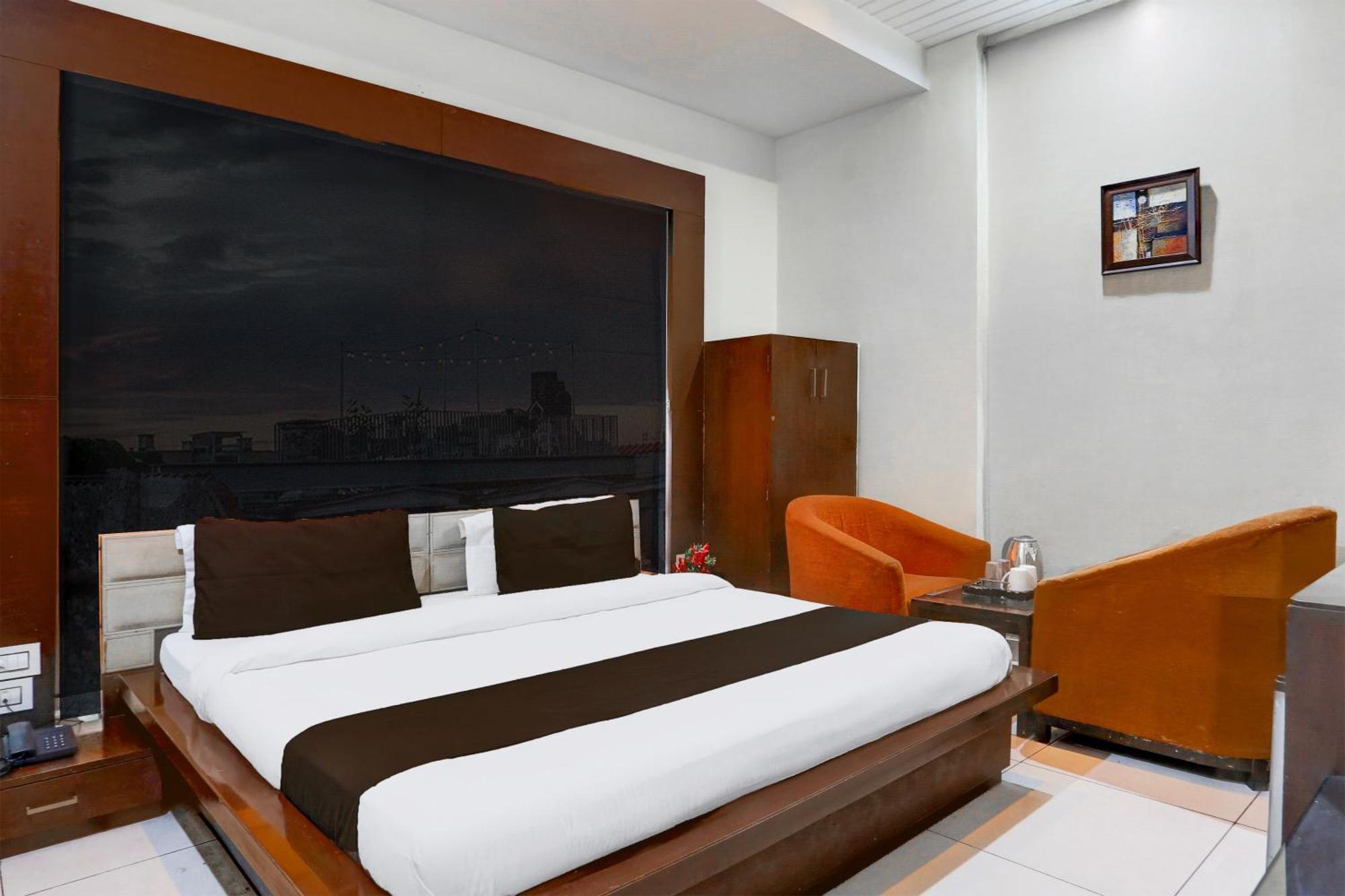 Hotel Super Collection O Railway Station Road Near Clock Tower à Ludhiana Extérieur photo