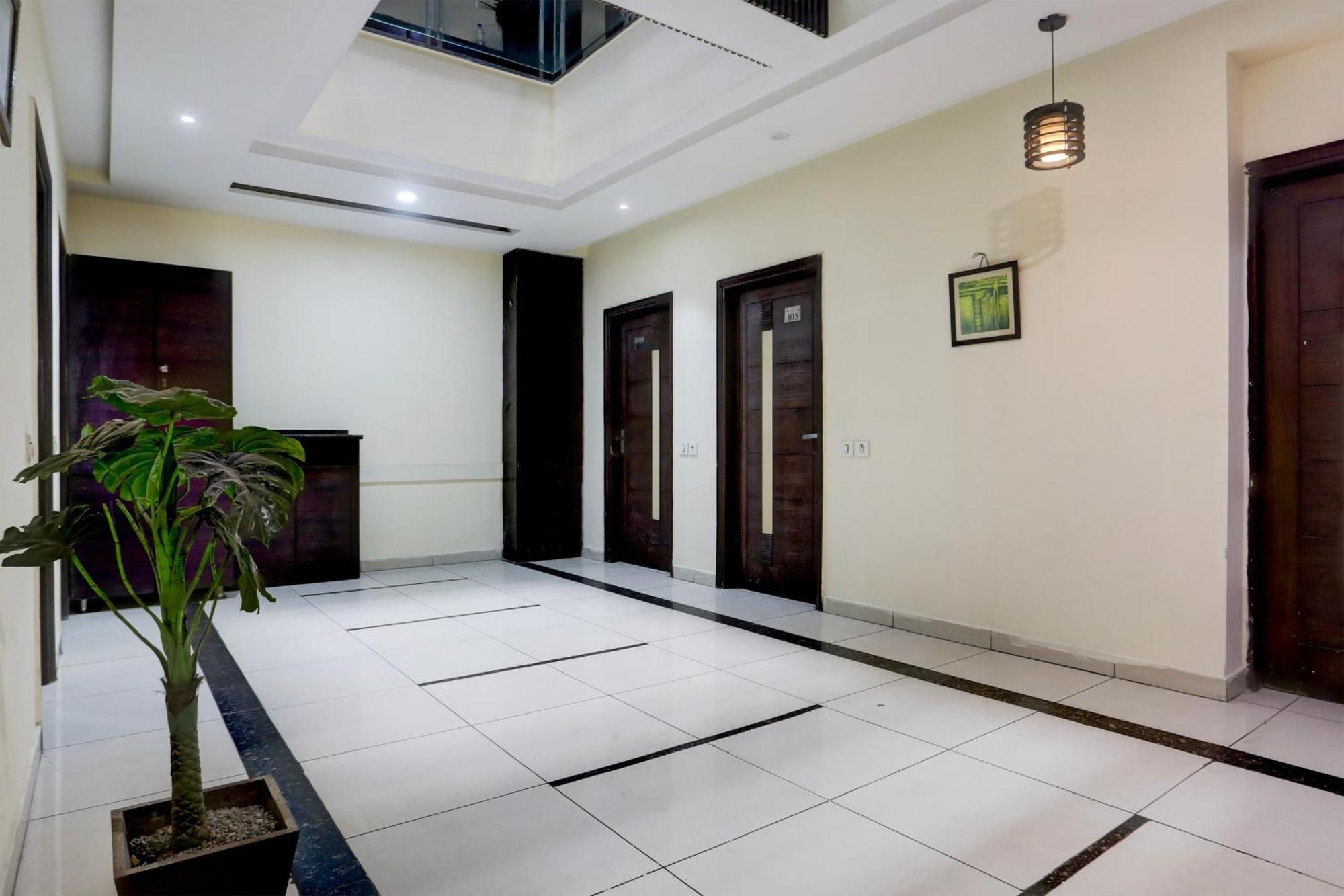 Hotel Super Collection O Railway Station Road Near Clock Tower à Ludhiana Extérieur photo