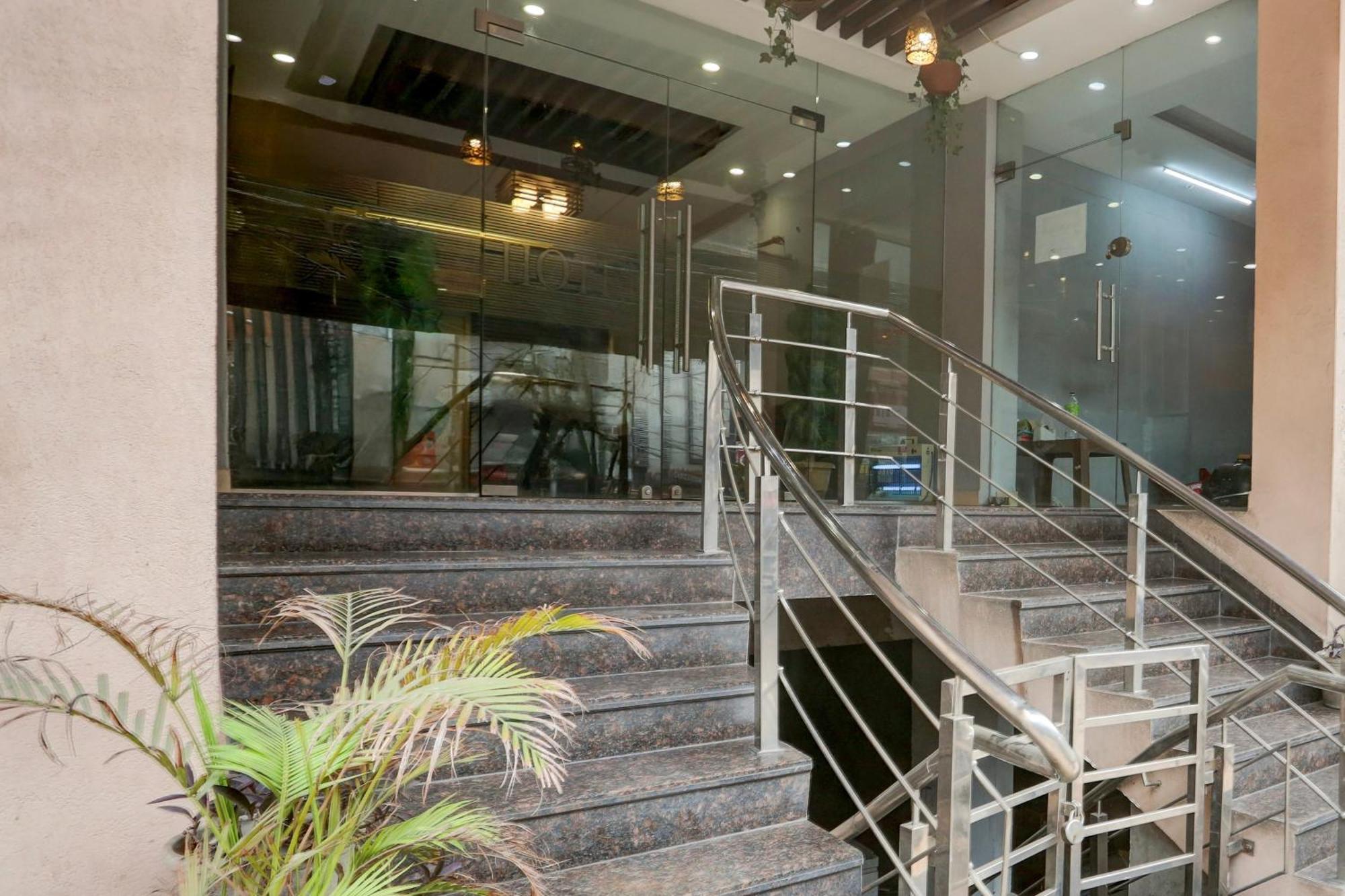 Hotel Super Collection O Railway Station Road Near Clock Tower à Ludhiana Extérieur photo