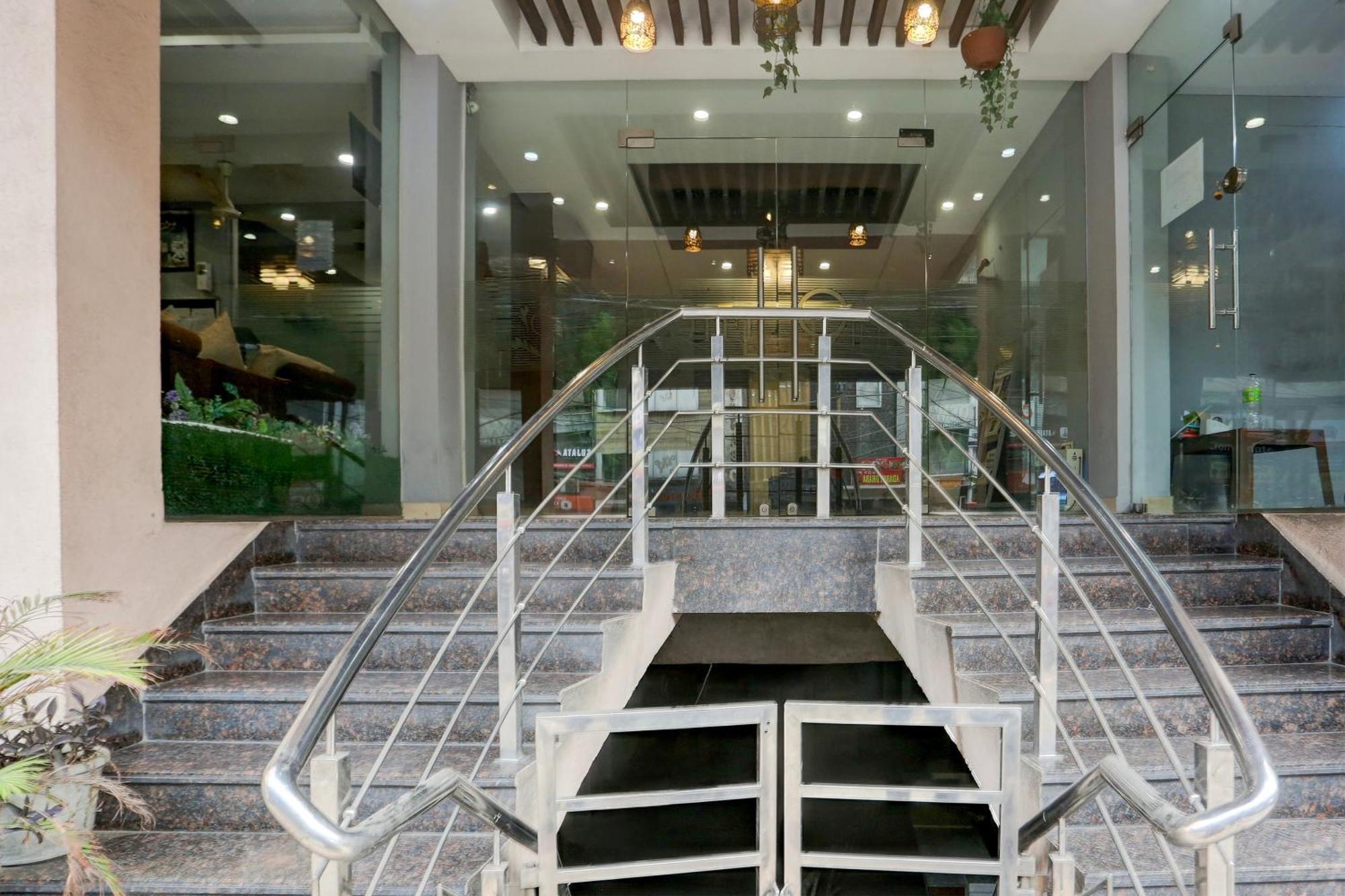 Hotel Super Collection O Railway Station Road Near Clock Tower à Ludhiana Extérieur photo